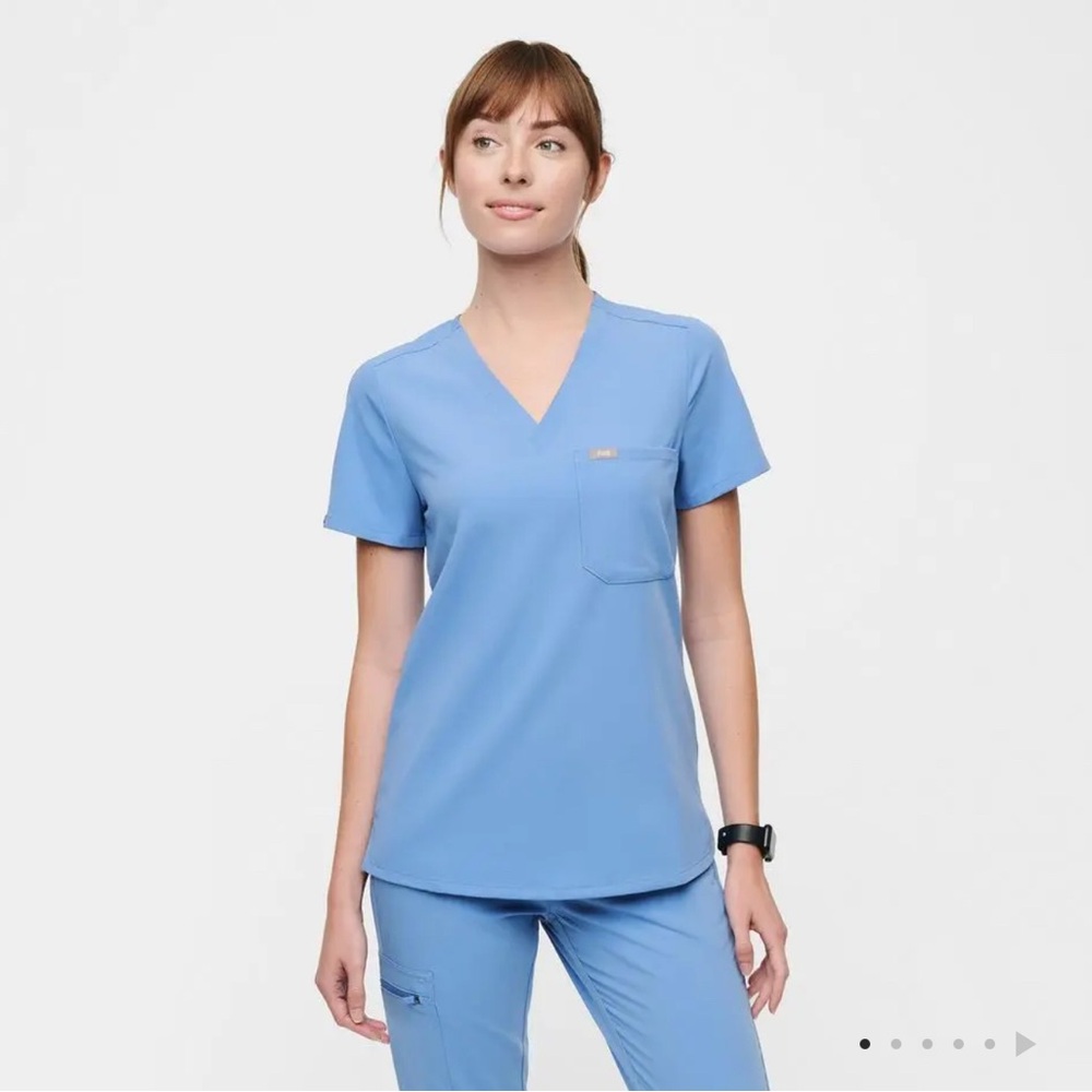 ❤️Figs “Catarina One-Pocket Scrub Top”